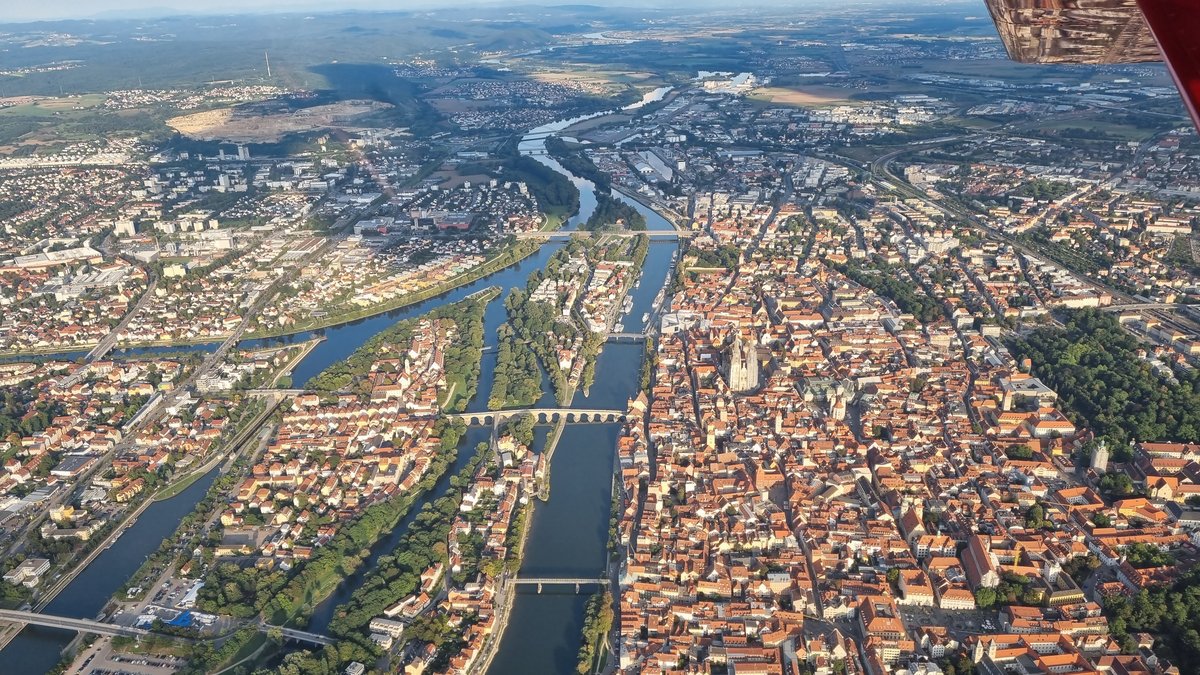 Über dem Bayrischer Wald und Regensburg