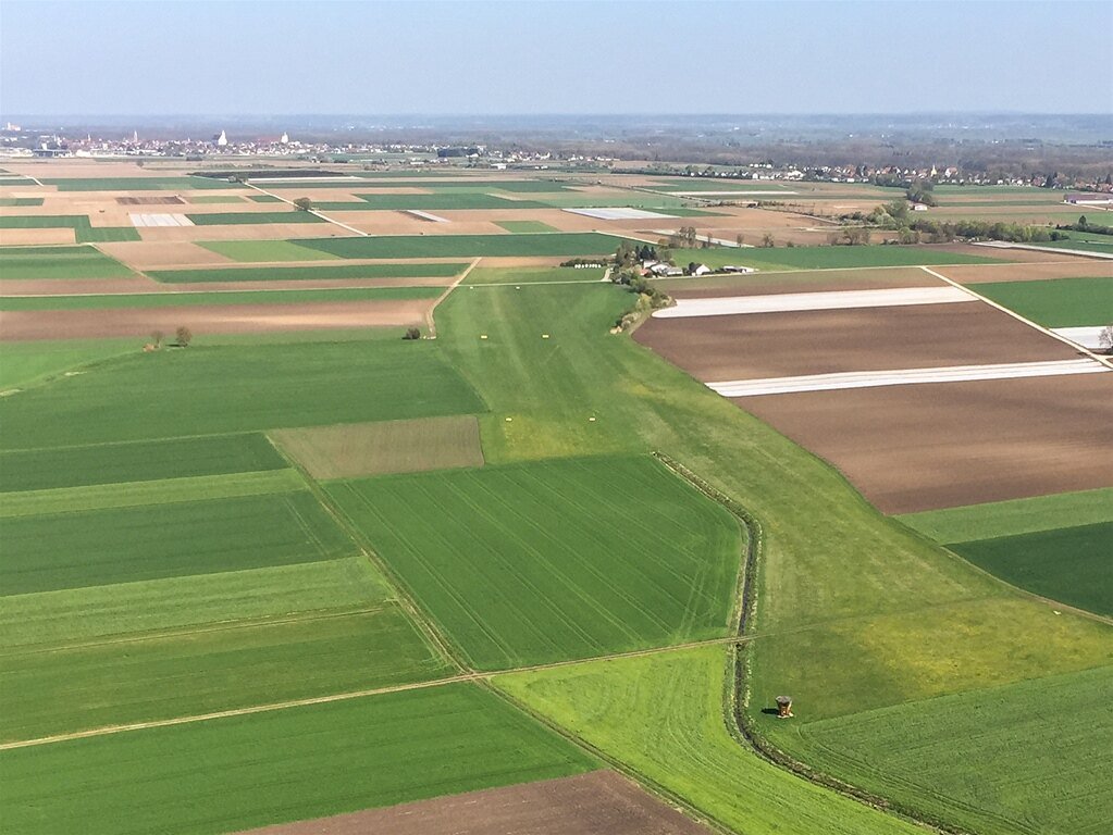 Ähnliches Inserat: Hallenplätze frei ab 01.10. – UL & E-Klasse, Flugplatz Gundelfingen (EDMU)